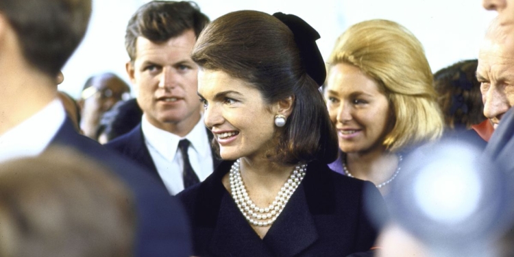 The Best Iconic Photos Of Jackie Kennedy A Glimpse Into Jackie Os Life